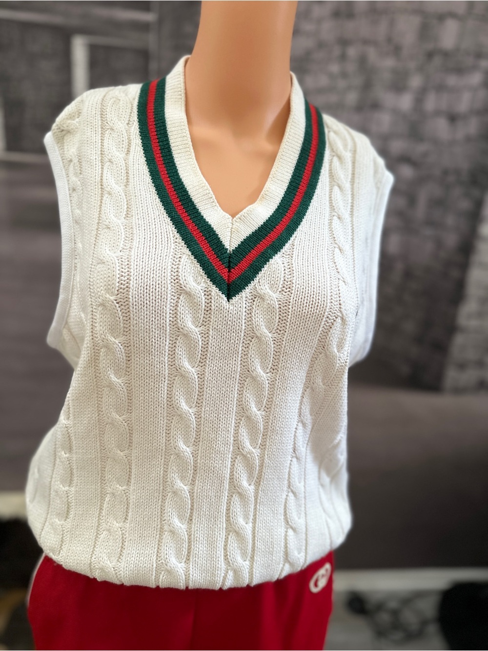 Vintage 90s Gucci Unisex Cream Cable Knit V-Neck Sweater Vest Web Trim Sz 42